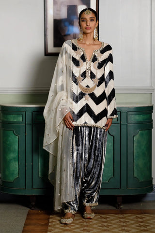 Black & White embroidered kurta and patiala salwar with dupatta