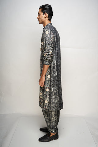 Yazir printed black kurta and jogger pants