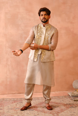 Gray bagh embroidered bandi and kurta set