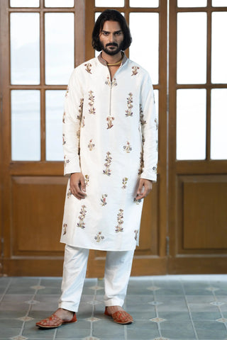 Off white embroidered kurta with pant