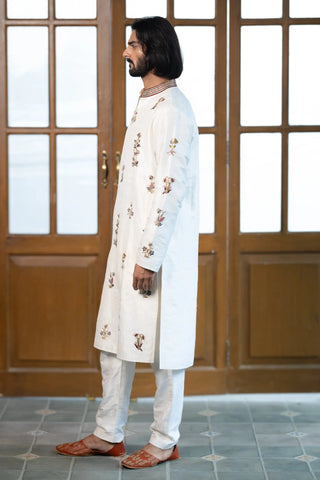 Off white embroidered kurta with pant