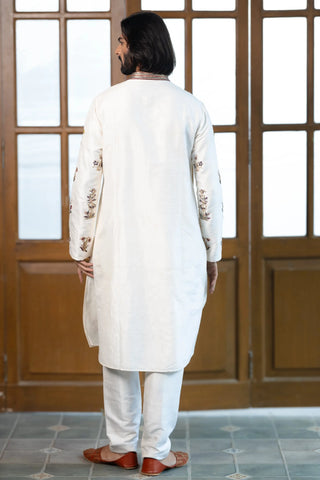 Off white embroidered kurta with pant