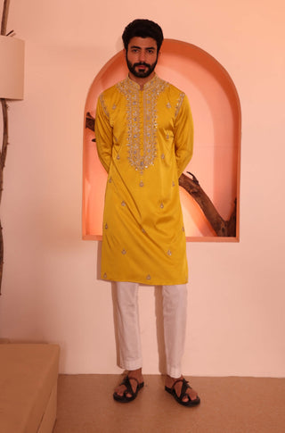 Yellow aain kurta