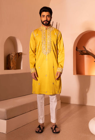 Yellow aain kurta