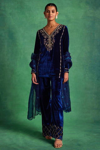 Midnight blue velvet straight kurta with pants and dupatta set