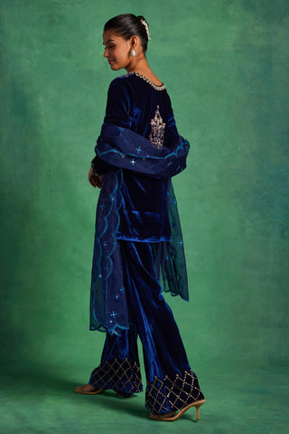 Midnight blue velvet straight kurta with pants and dupatta set