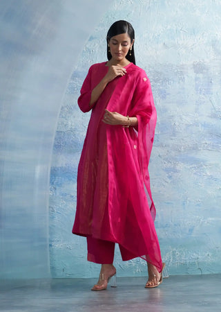 Aura fuschia notch-neck kurta set