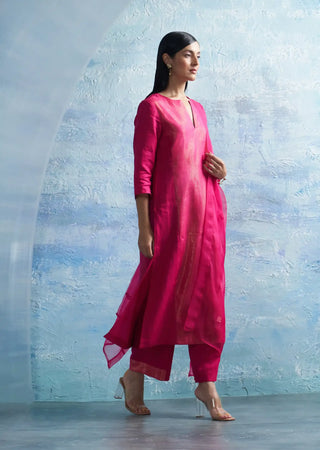 Aura fuschia notch-neck kurta set