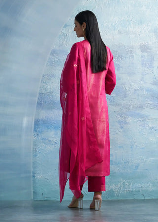 Aura fuschia notch-neck kurta set