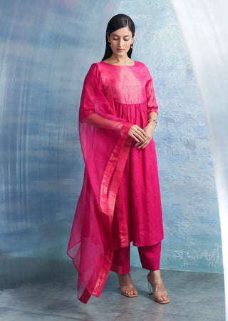 Aura fuchsia pink round yoke kurta set