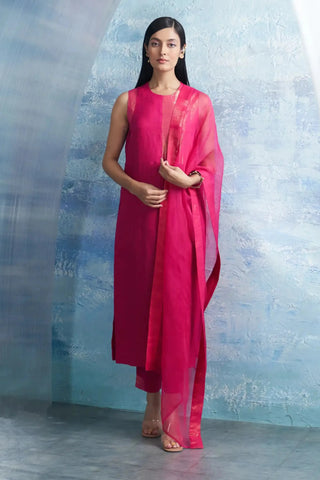 Auraa fuchsia pink sleeveless kurta set