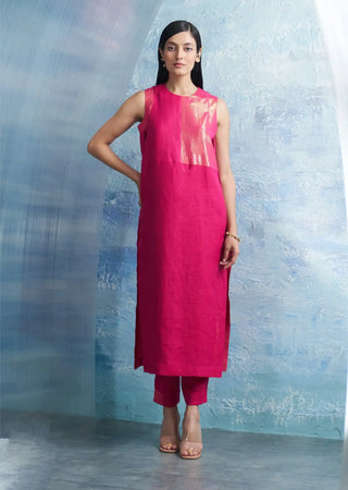 Auraa fuchsia pink sleeveless kurta set