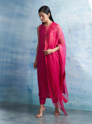 Auraa fuchsia pink sleeveless kurta set