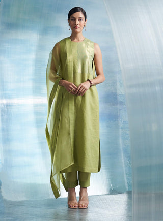 Aura sheen green sleeveless kurta set