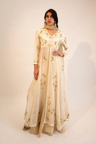 Ivory embroidered open anarkali paired with lehenga & dupatta