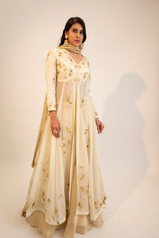 Ivory embroidered open anarkali paired with lehenga & dupatta